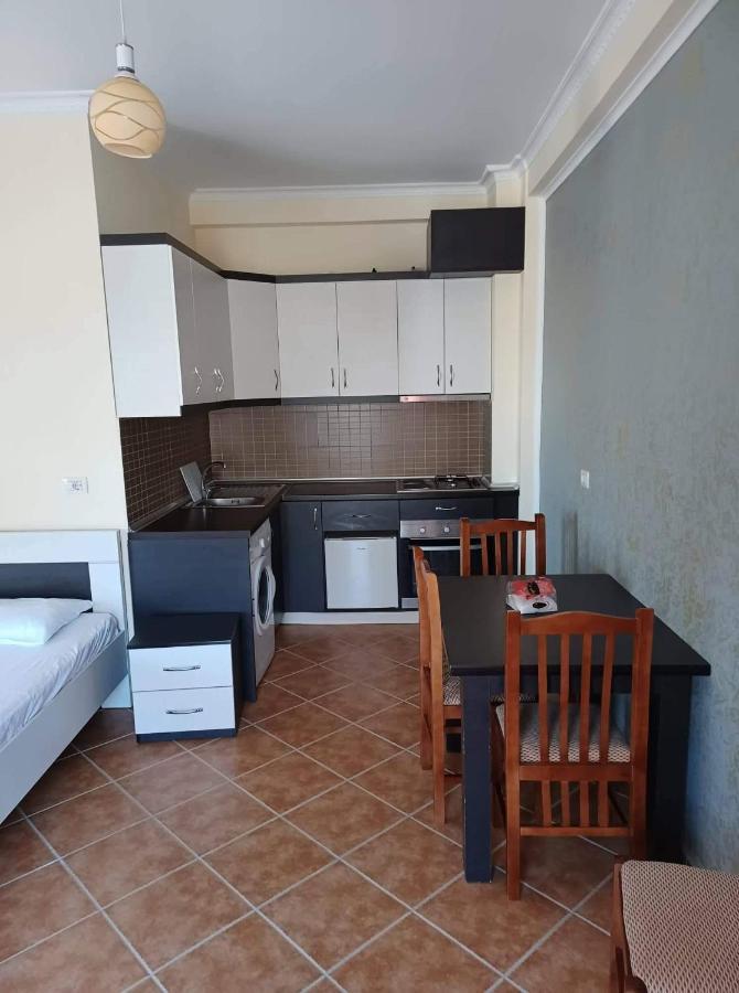 Ari Apartaments Vlorë Exteriör bild