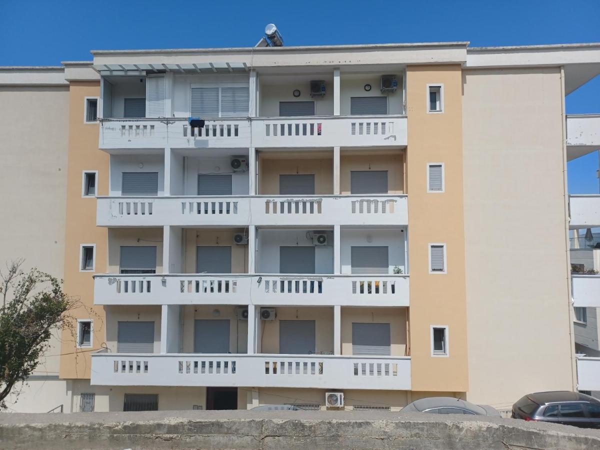 Ari Apartaments Vlorë Exteriör bild