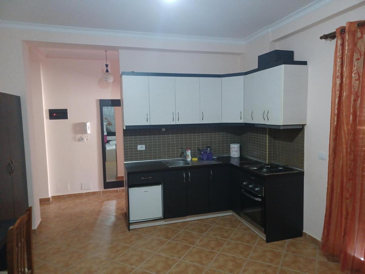 Ari Apartaments Vlorë Exteriör bild