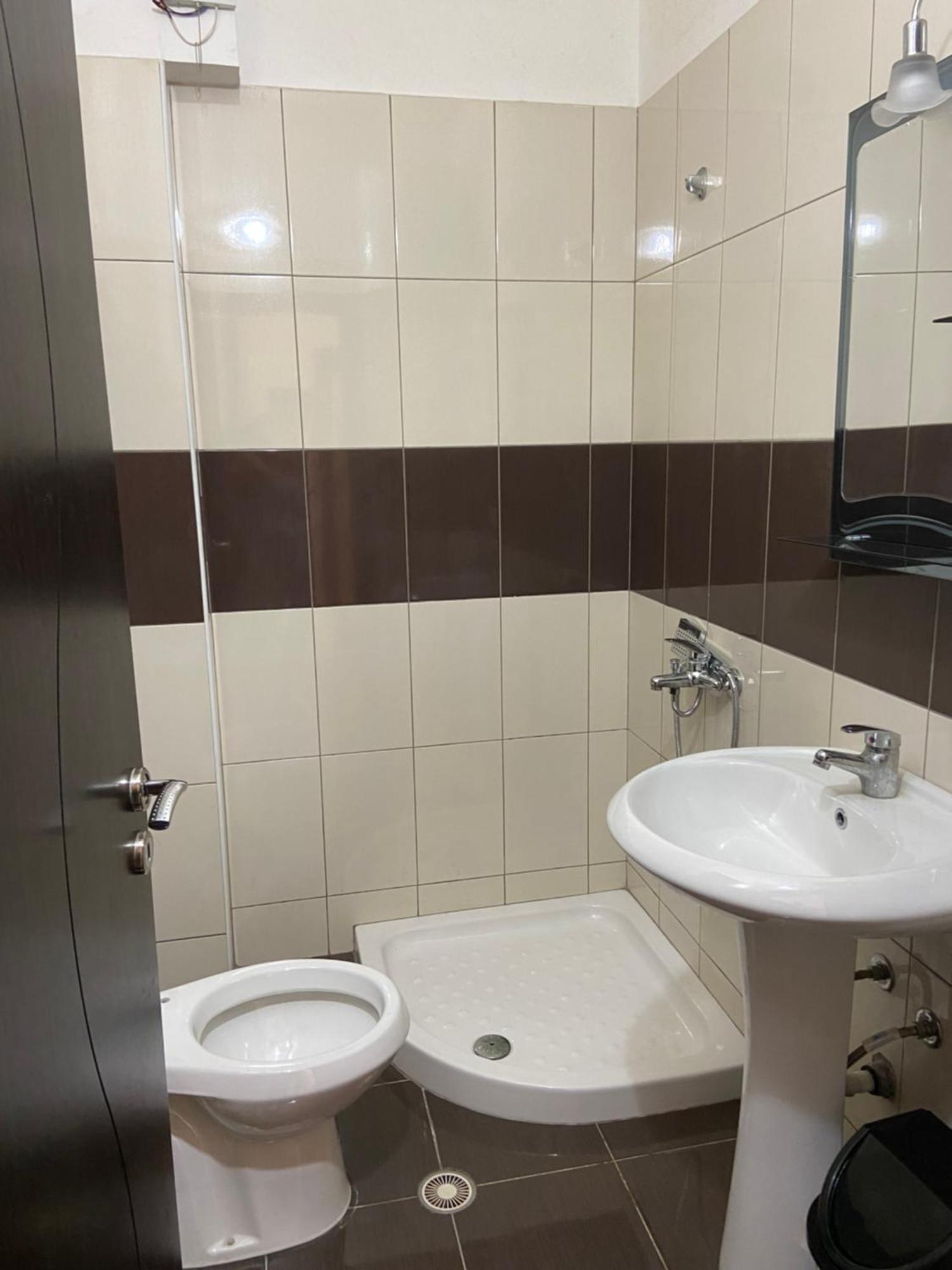 Ari Apartaments Vlorë Exteriör bild